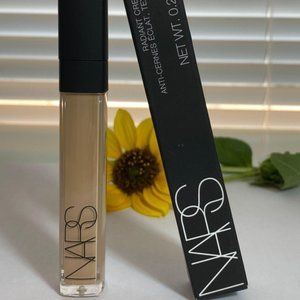 NARS Radiant Creamy Concealer (Light 2.6 - 1225)